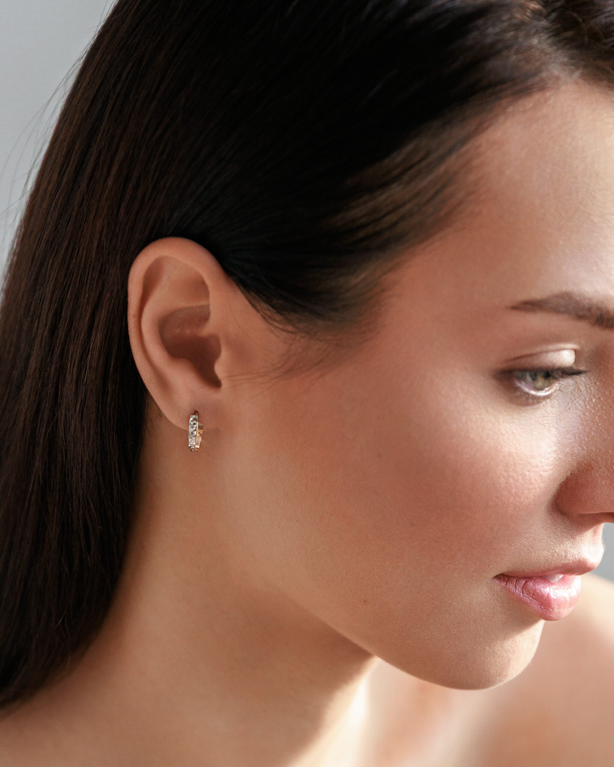 Elegantiškos rausvo ir balto aukso rinkutės