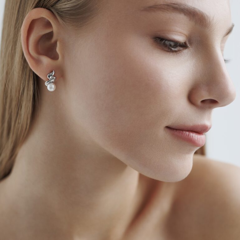 Sidabriniai auskarai su natūraliais gėlavandeniais perlais