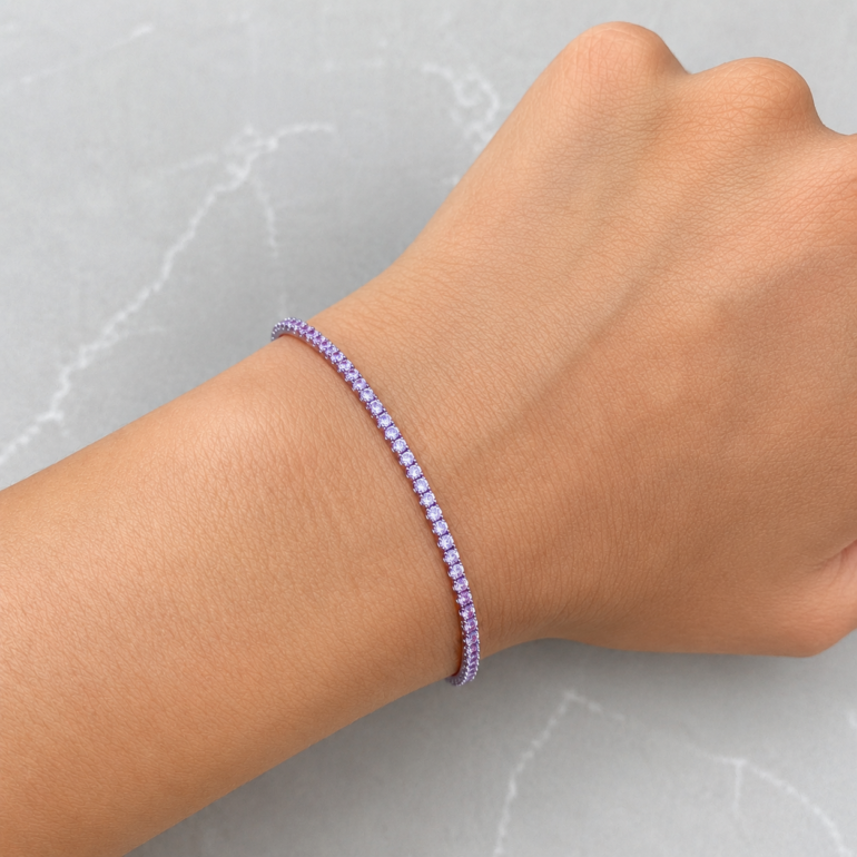 Sidabrinė tennis stiliaus apyrankė su violetiniais cirkoniais